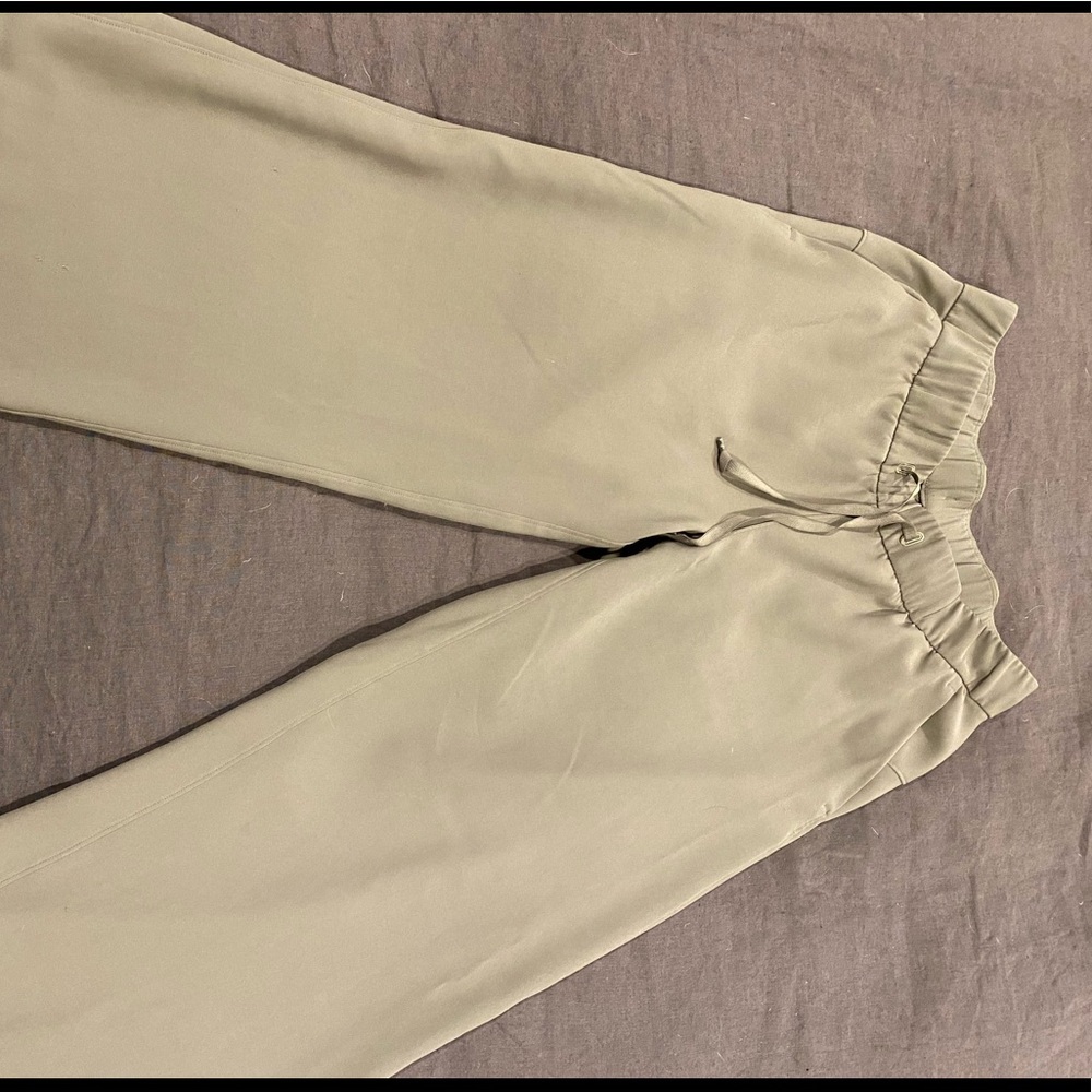 Lulu Lemon On the Fly Wide-Leg 7/8 Pant Woven